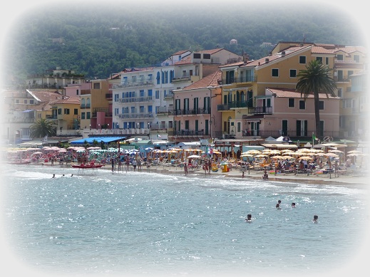 Alassio strand, bloemenrivièra, Italië