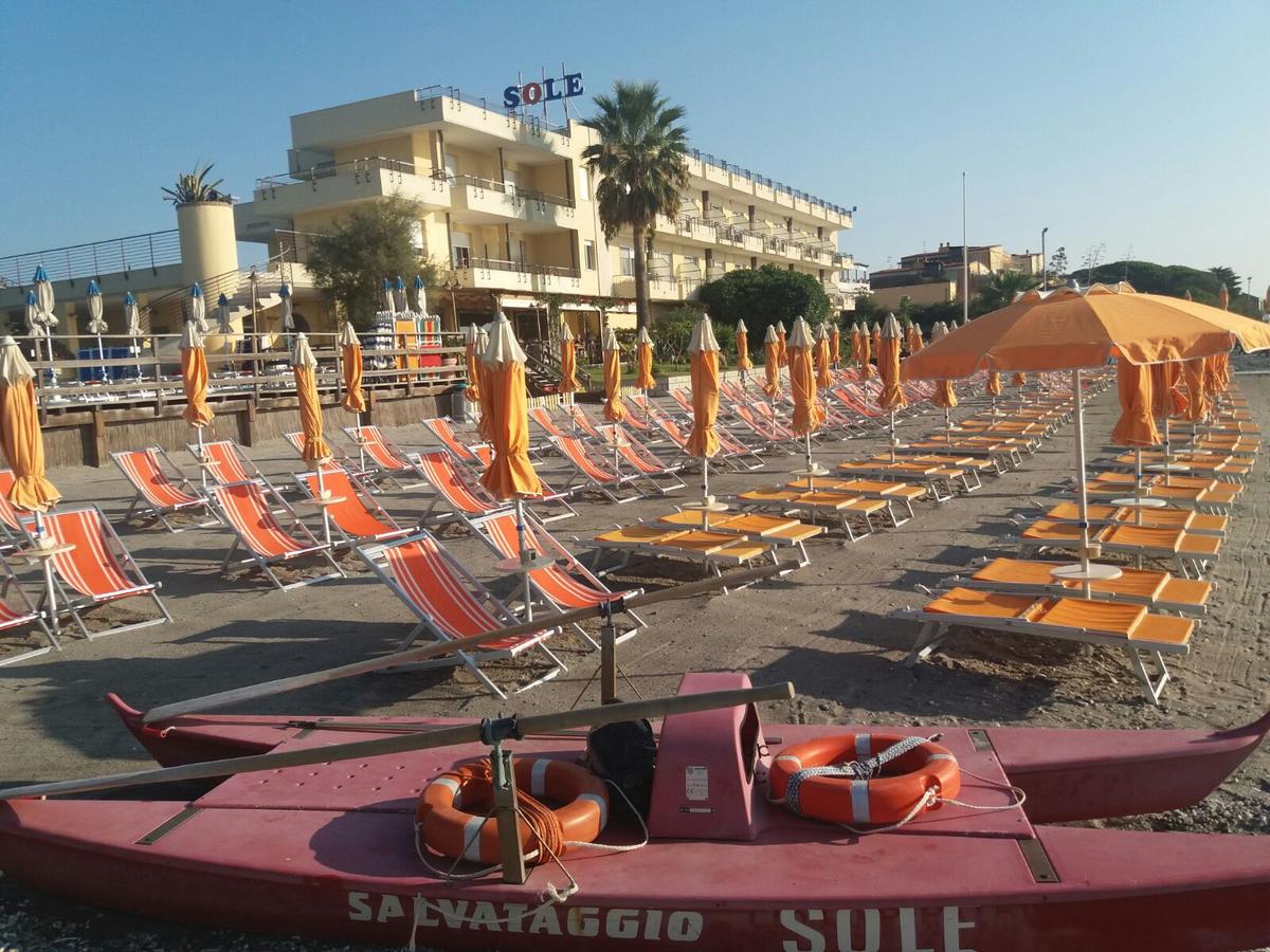 Albenga strand, bloemenriviera, Italië