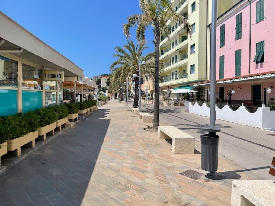 Boulevard Arma di Taggia, Ligurië, Italië