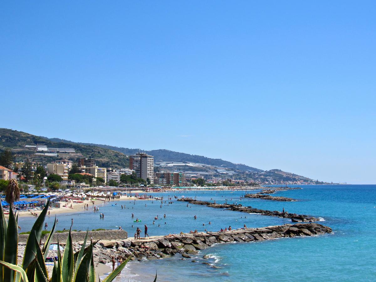 strand Arma di Taggia, bloemenrivièra, Italië 