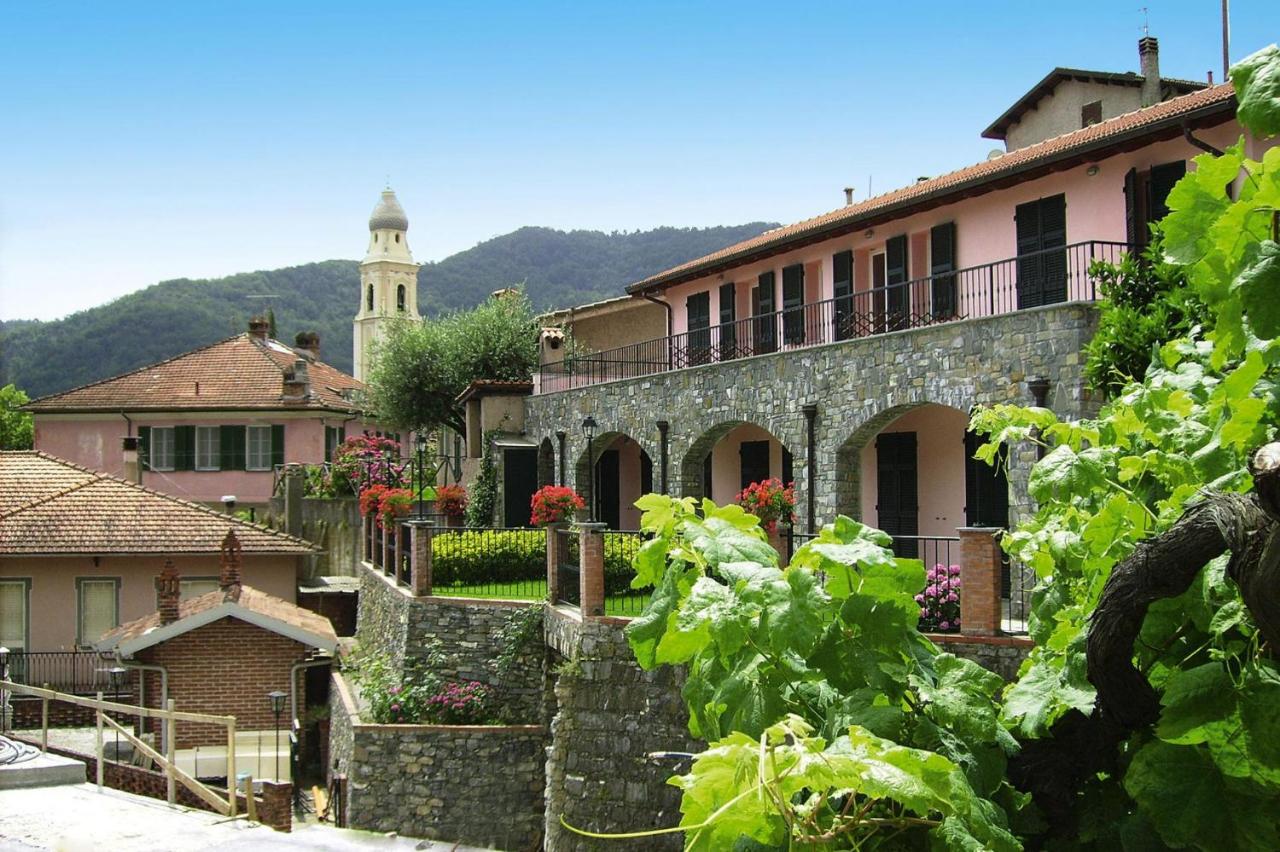 Borgo Ameno, Casanova Lerrone, bloemenrivièra, Italië