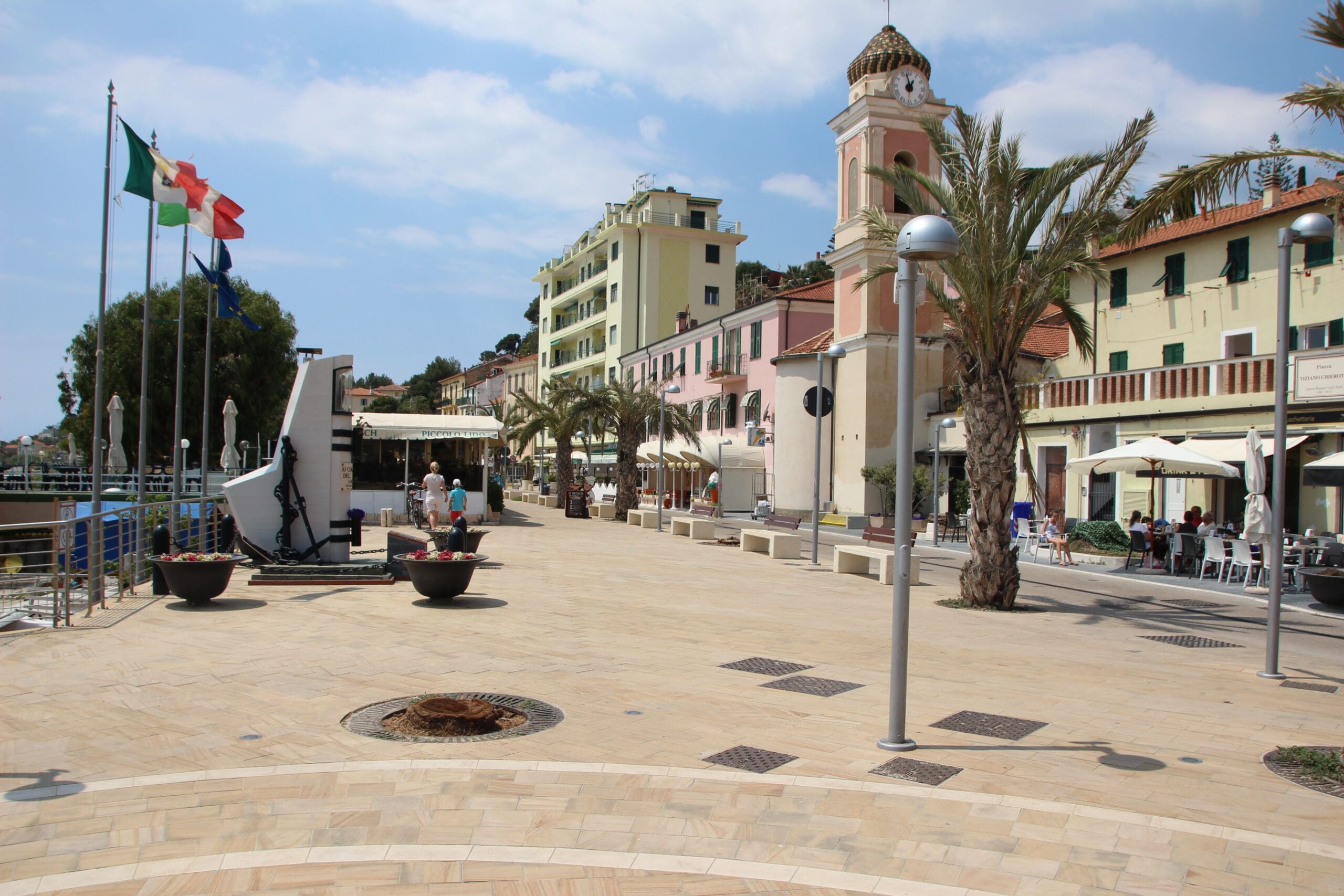 Boulevard Arma di Taggia, Ligurië, Italië Boulevard Arma di Taggia, Ligurië, Italië