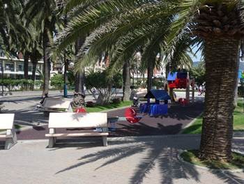 Boulevard Pietra Ligure, bloemenriviera, Italië Boulevard Pietra Ligure, bloemenriviera, Italië