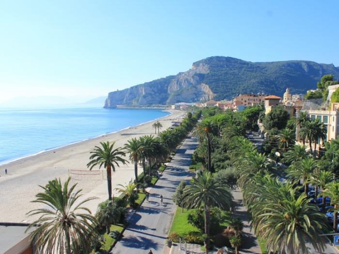 Finale Ligure, bloemenriviera, Italië