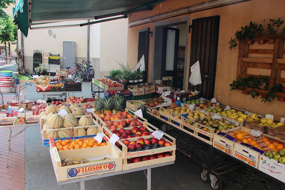 Groenten en fruitwinkel Santo Stefano al Mare, Ligurië, Italië Groenten en fruitwinkel Santo Stefano al Mare, Ligurië, Italië