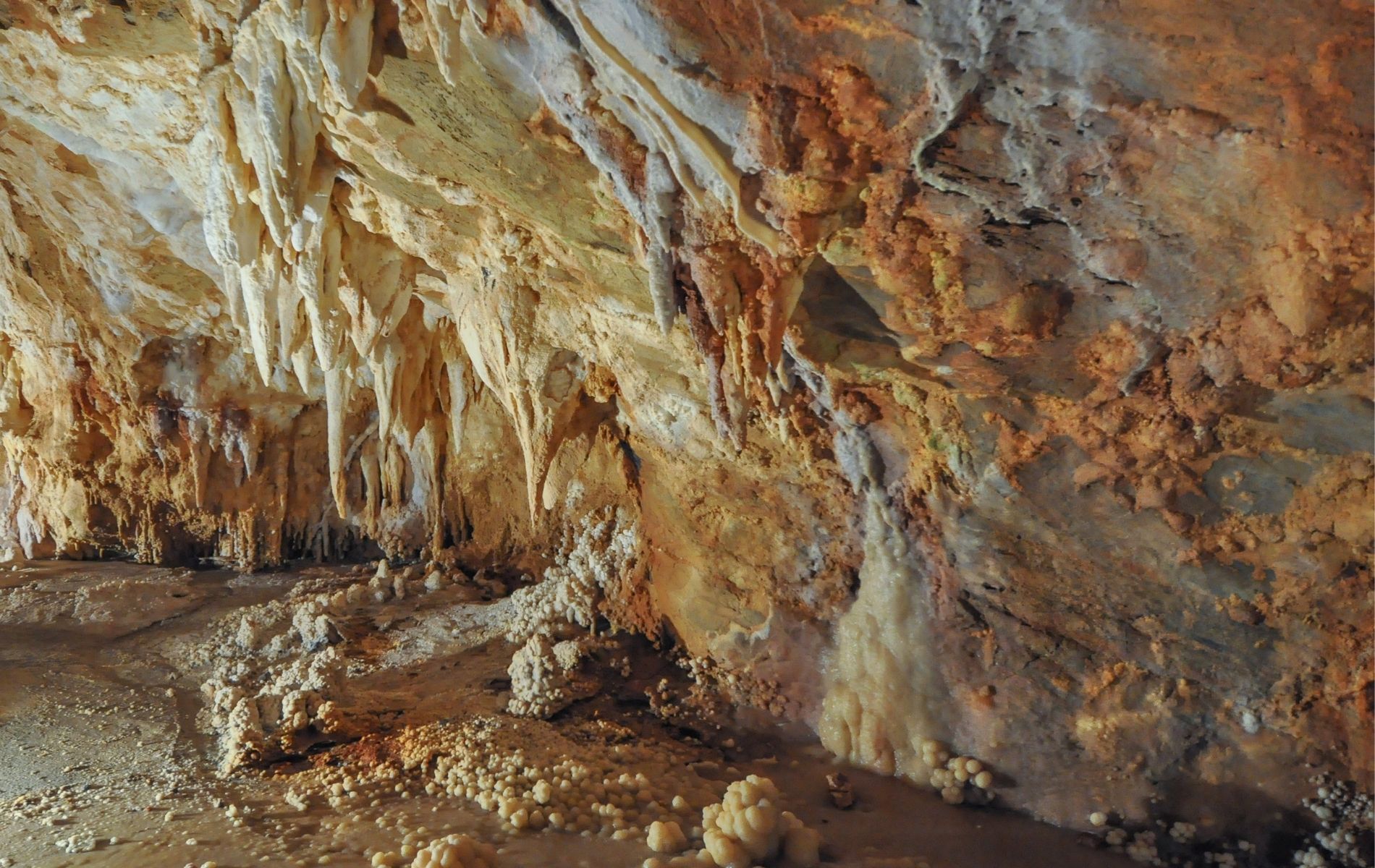 Grotte di Toirano, Ligurië, Italië