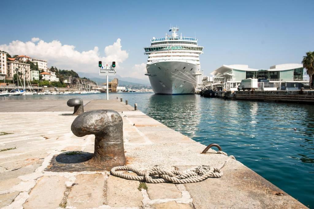 Haven Savona, bloemenrivièra, Italië 