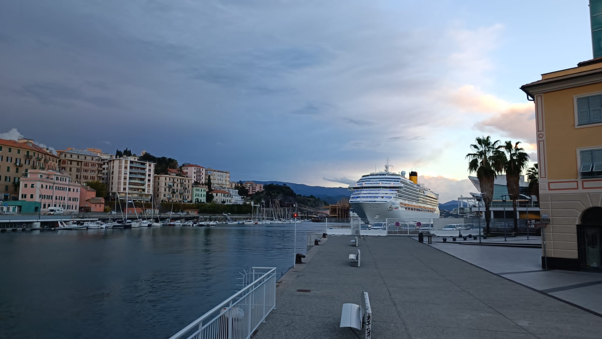 Haven Savona, bloemenriviera, Italië 