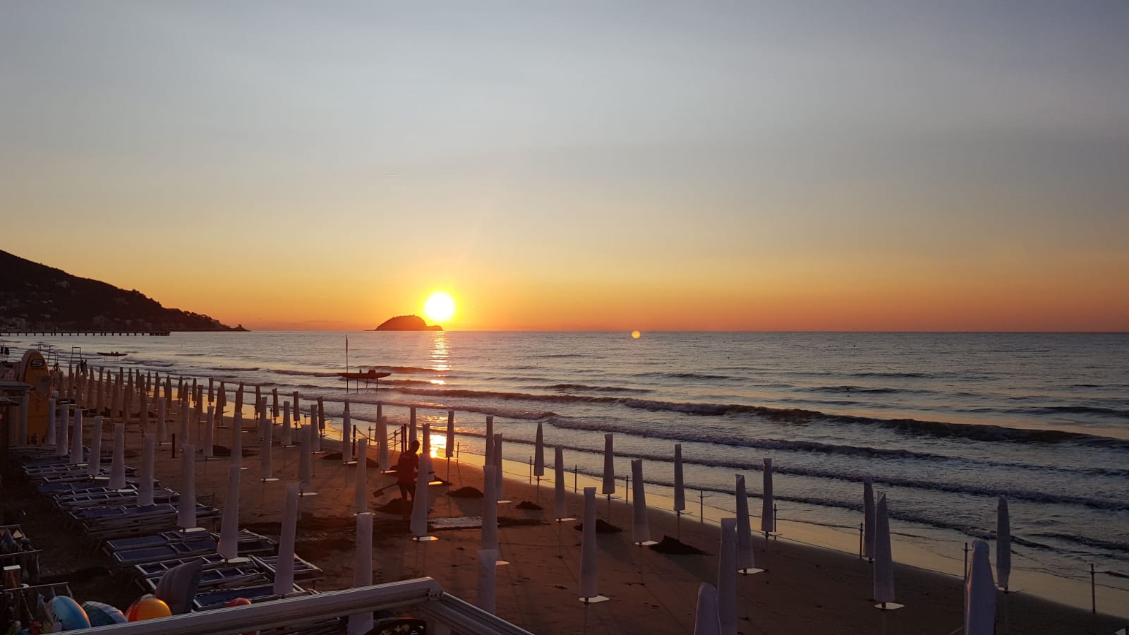Kindvriendelijk zandstrand Alassio, Ligurië, Italië