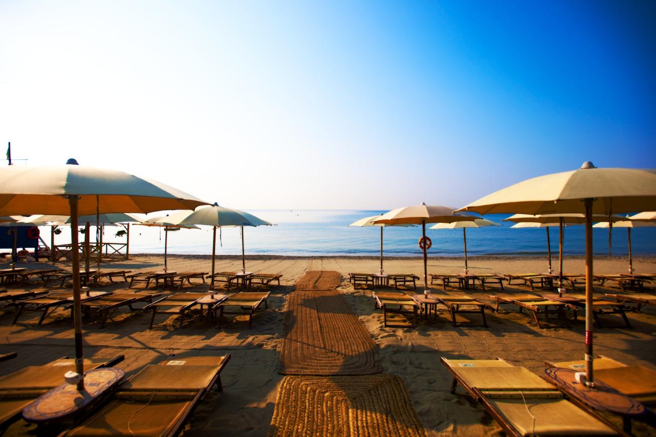 strand Savona, bloemenrivièra, Italië 