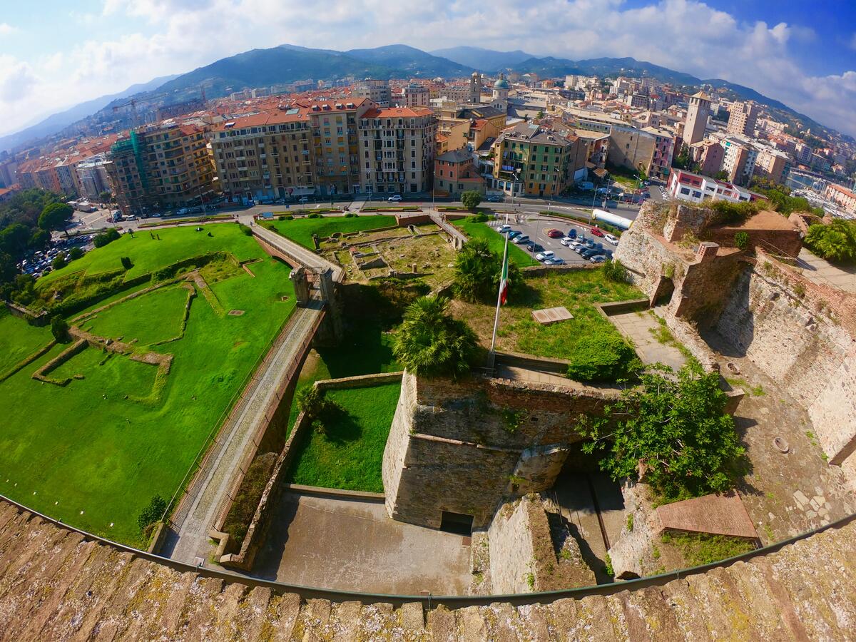 Haven Savona, bloemenriviera, Italië 