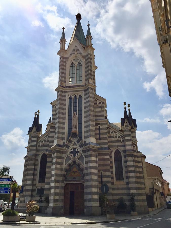 kerk Savona, bloemenrivièra, Italië 