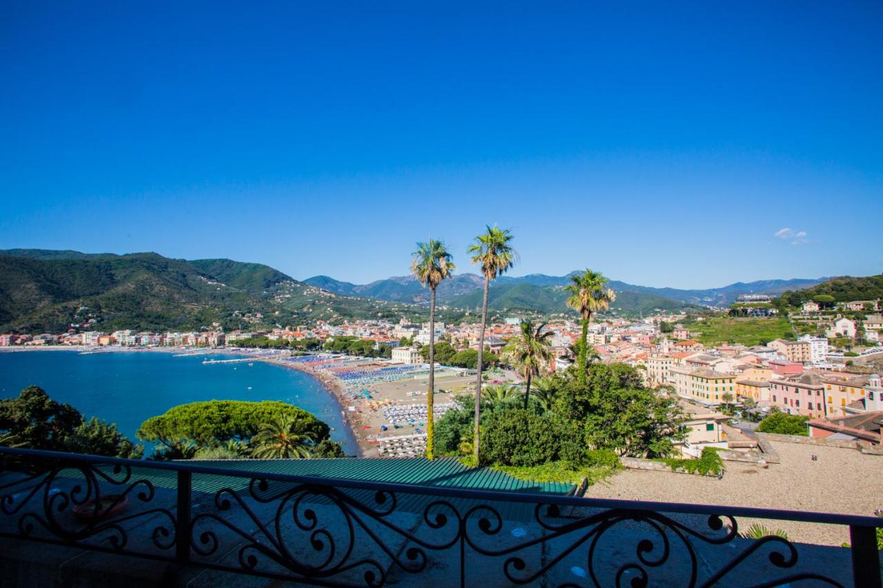 Sestri Levante, bloemenrivièra, Italië