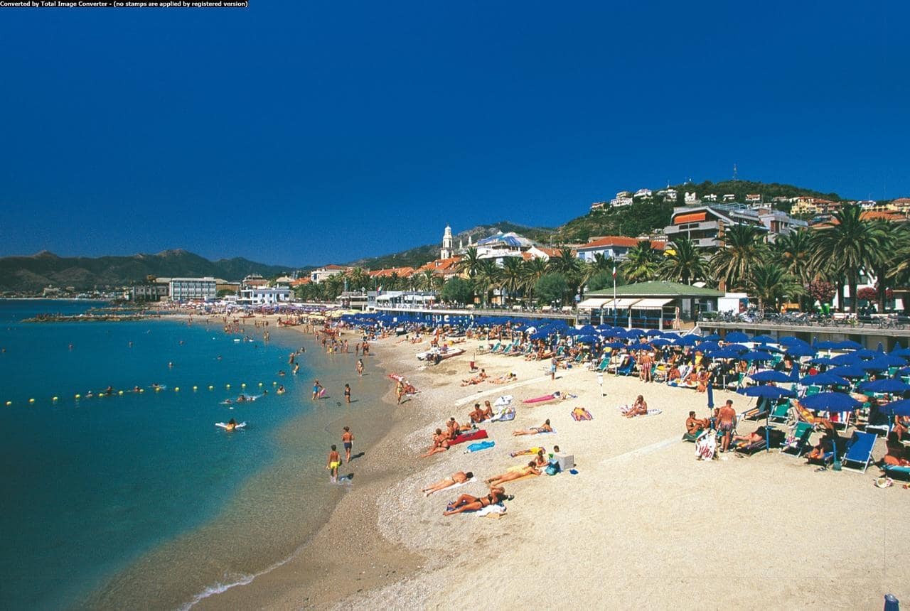 Strand Pietra Ligure, Ligurië, Italië Strand Pietra Ligure, Ligurië, Italië