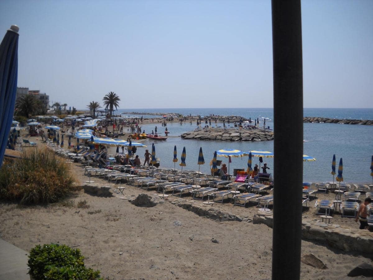 strand Santo Stefano al Mare, Italiaanse Riviera strand Santo Stefano al Mare, Italiaanse Riviera