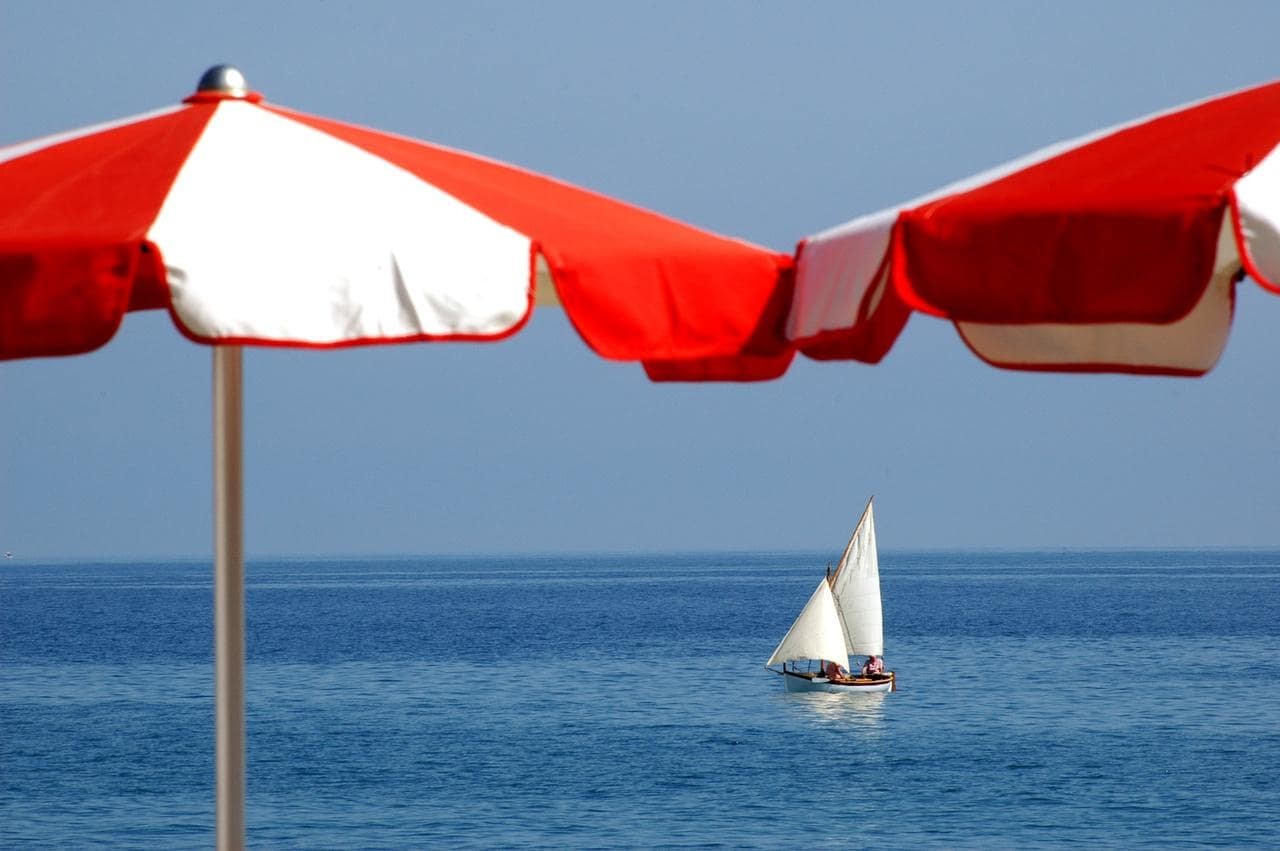 zee bij Savona, bloemenriviera, Italië